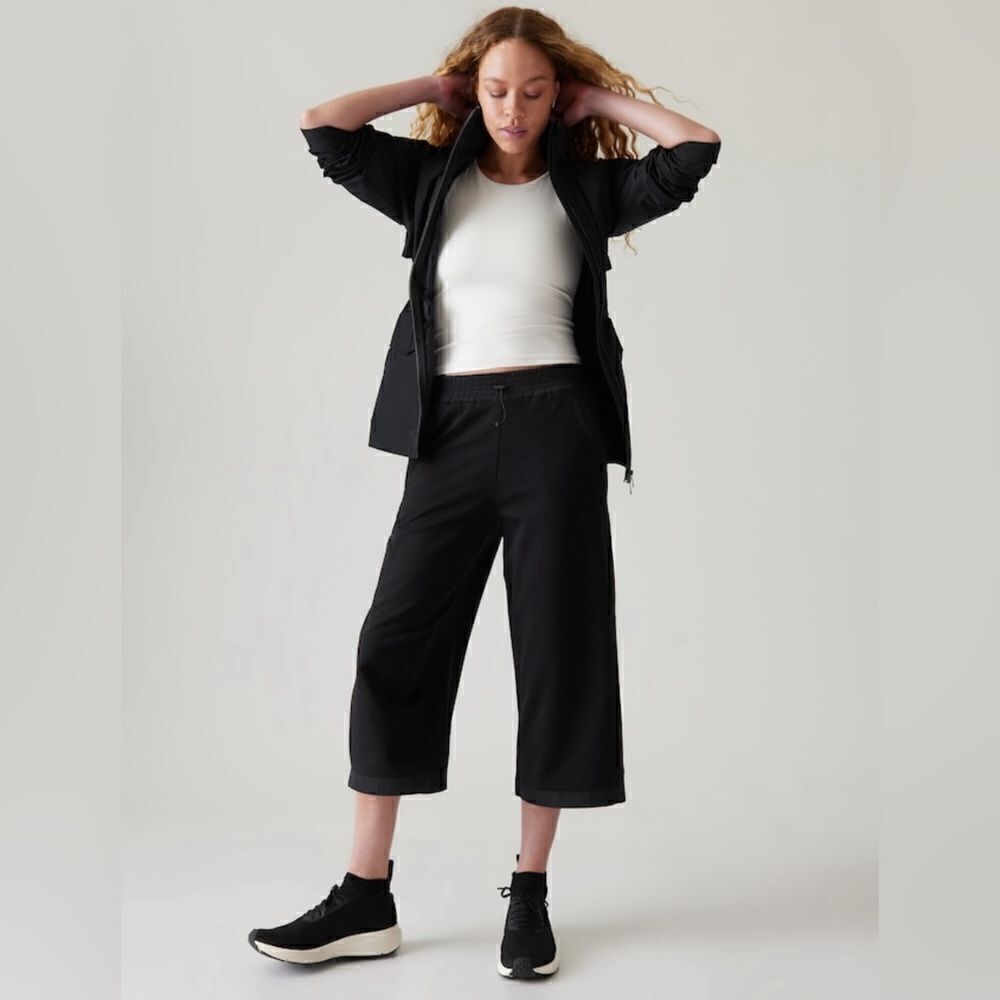 Athleta Triumph Hybrid Wide Crop